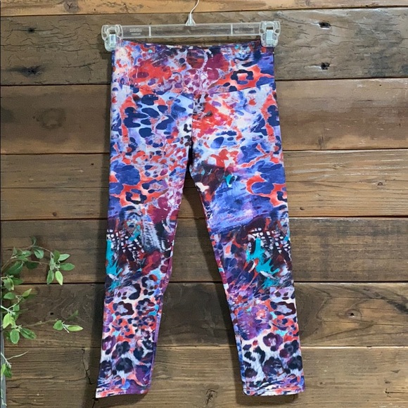 Onzie Colorful Leopard Pattern Capris - Picture 1 of 3